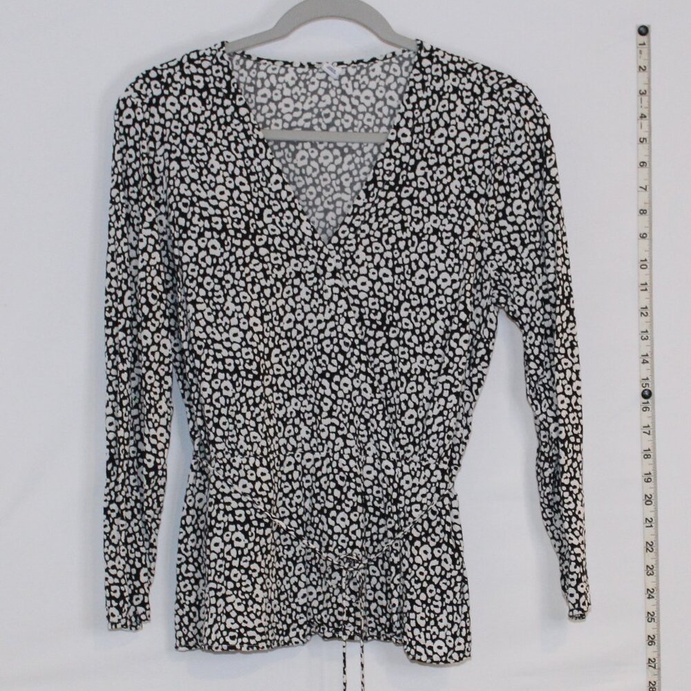 Old Navy black‎ white v-neck faux wrap seamed waist w/ tie-string belt blouse M